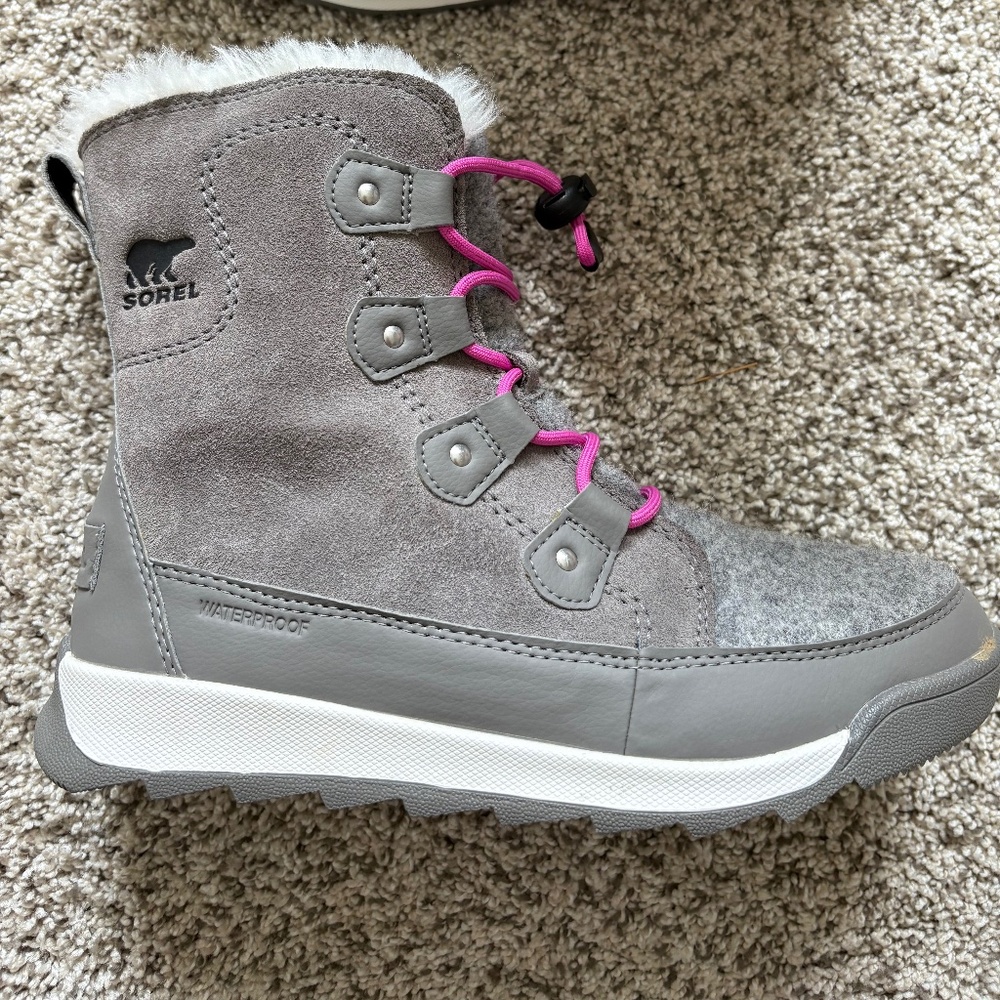 NWOT Sorel Children's waterproof snow boots. Size 5